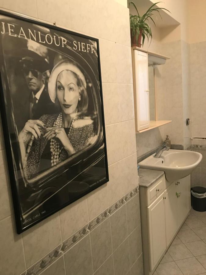 La Casa Del Melograno Appartement Alba  Buitenkant foto