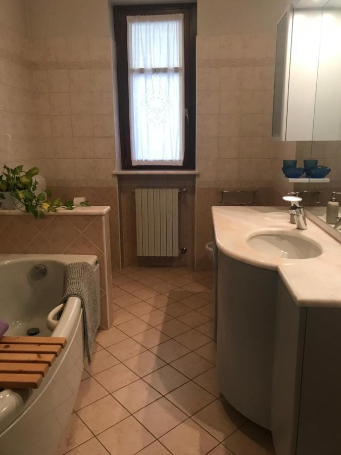 La Casa Del Melograno Appartement Alba  Buitenkant foto