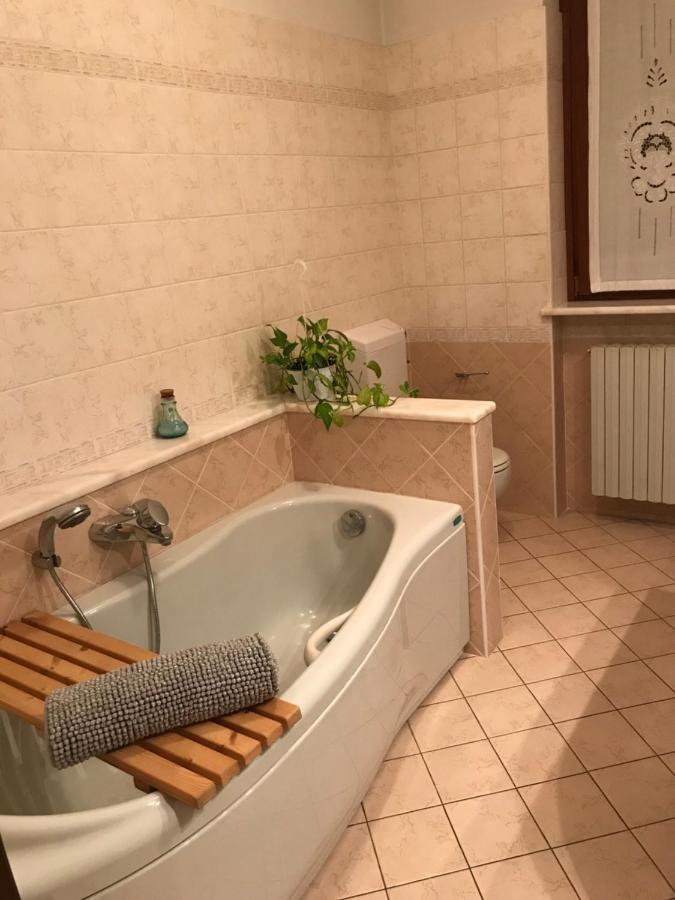 La Casa Del Melograno Appartement Alba  Buitenkant foto