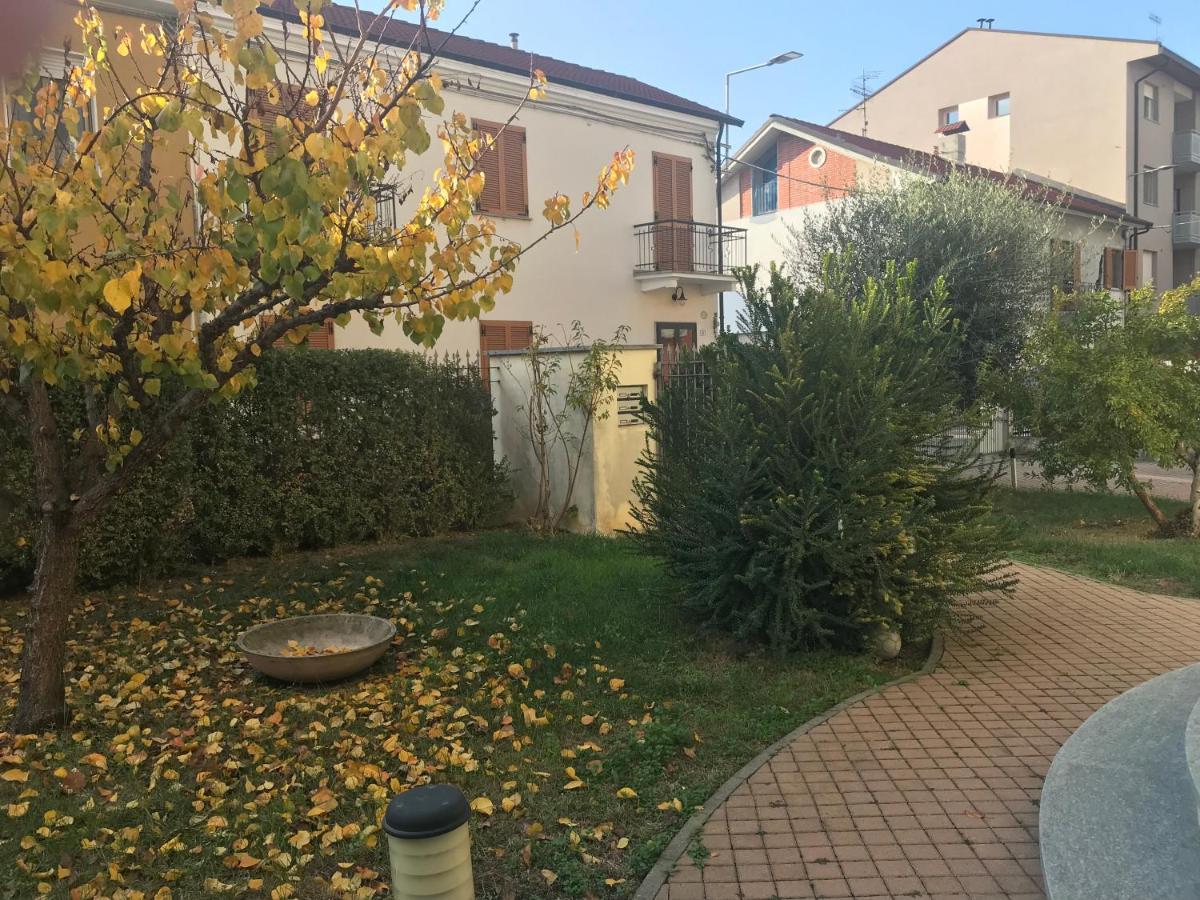 La Casa Del Melograno Appartement Alba  Buitenkant foto