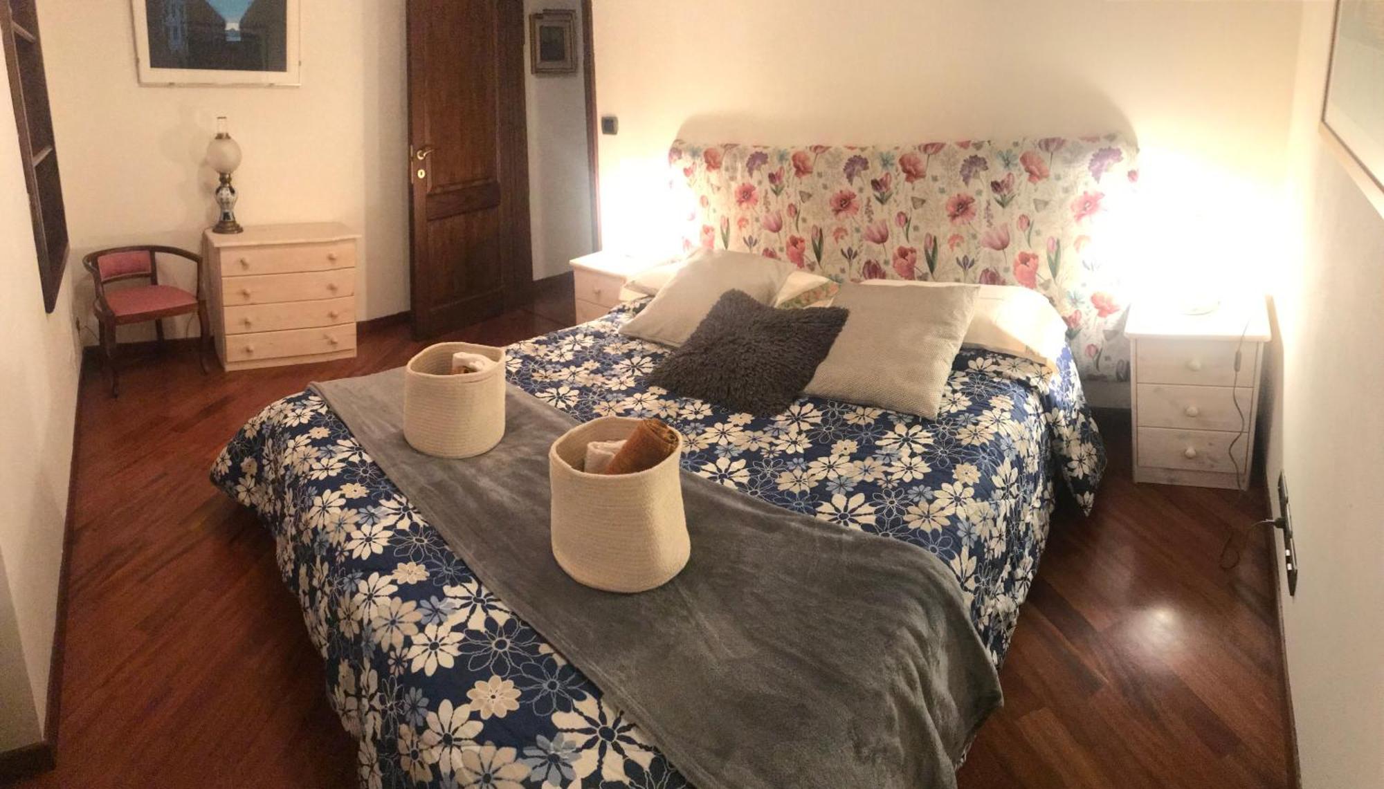 La Casa Del Melograno Appartement Alba  Buitenkant foto